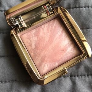 Hourglass Ambient Lighting Blush